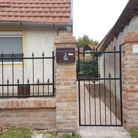 Jooremenyseg Vendeghaz Siklós Εξωτερικό φωτογραφία